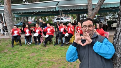 İzmir Bornova'da +1 Down Kafe’de anlamlı buluşma