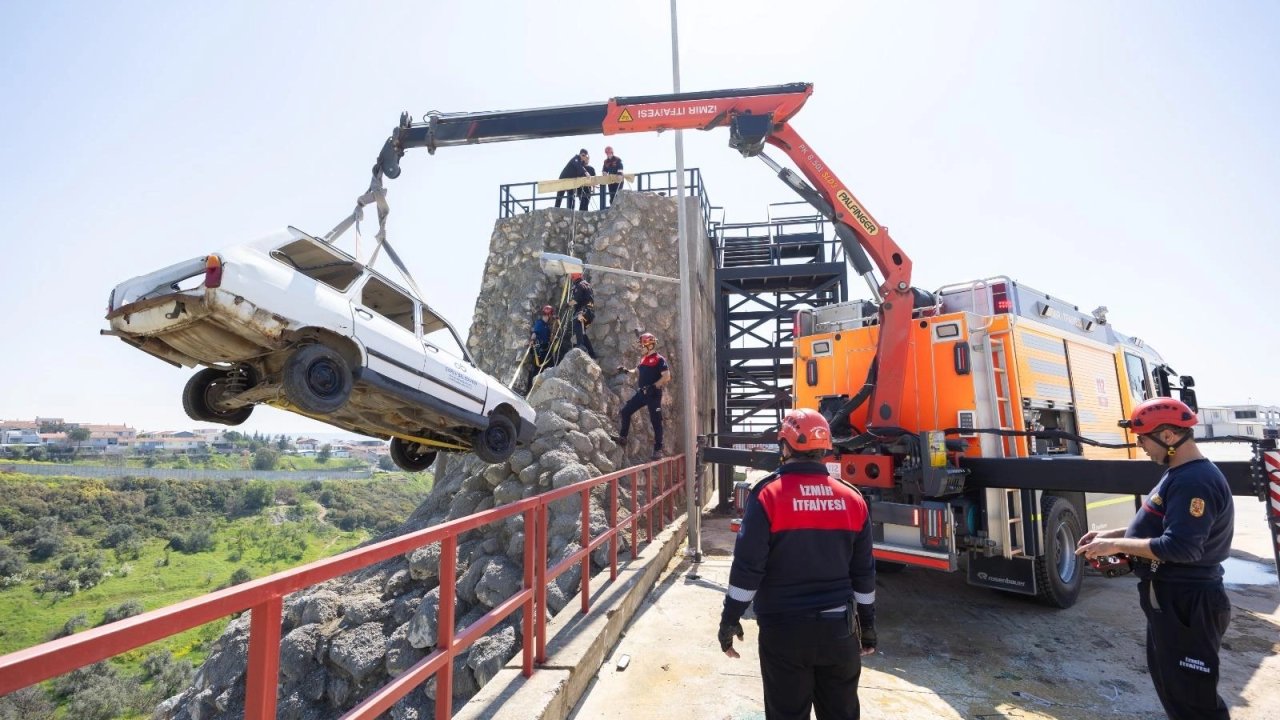 İzmir İtfaiyesi’nde 'özel kuvvet' eğitimi
