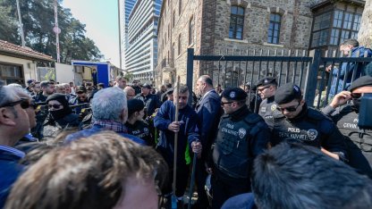 İzmir Meslek Fabrikası’nda gerginlik sürüyor! Vakıflar'ın işlemi tepki topladı