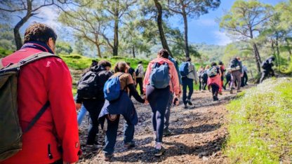 İzmir'de Efes Mimas Yolu’nda bahar yürüyüşü