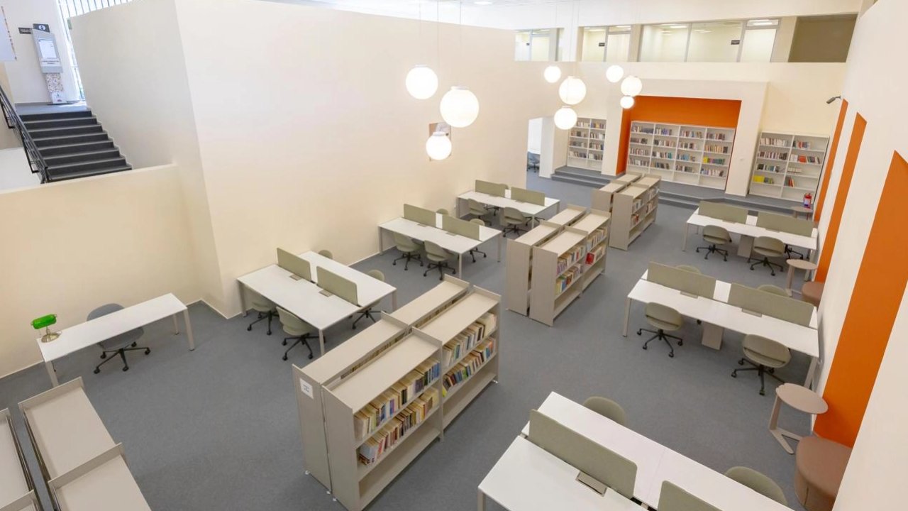 İzmir'de Hasan Ali Yücel Kütüphanesi hizmette