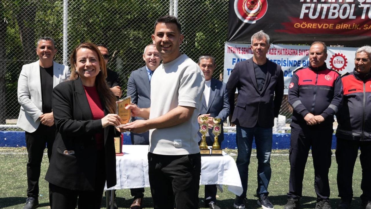 İzmir'de itfaiyecilerden anlamlı turnuva