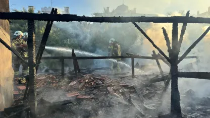 İzmir’de itfaiyenin hızlı müdahalesi faciayı önledi
