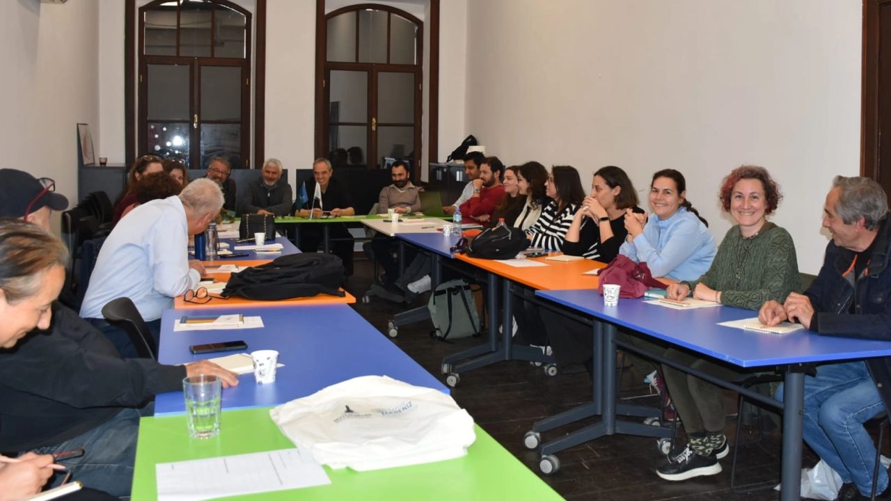 İzmir'de kentsel politikalar 'Demokrasi Okulu’nda konuşuldu