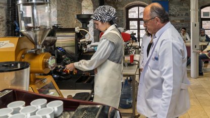 İzmir'de otizmli gençlere barista eğitimi desteği