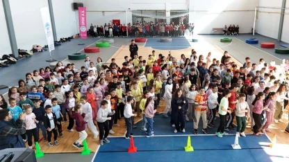 Kayseri Büyükşehir Develili öğrencileri sporla buluşturdu