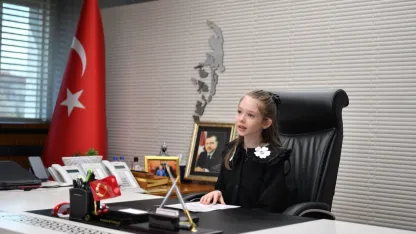 Kayseri Büyükşehir koltuğuna minik Zeynep oturdu