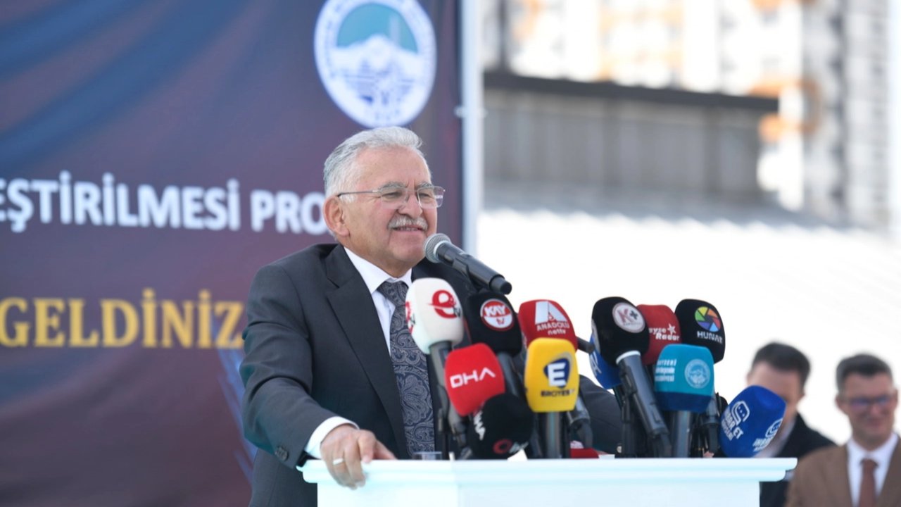 Kayseri Büyükşehir'den emeklilere 10 bin liralık destek