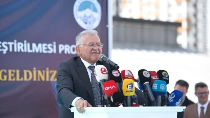 Kayseri Büyükşehir'den emeklilere 10 bin liralık destek