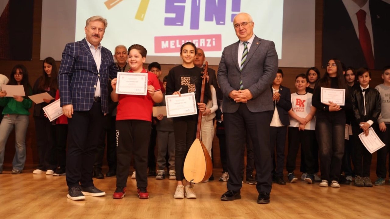 Kayseri Melikgazi'de minik müzisyenler ödüllerine kavuştu