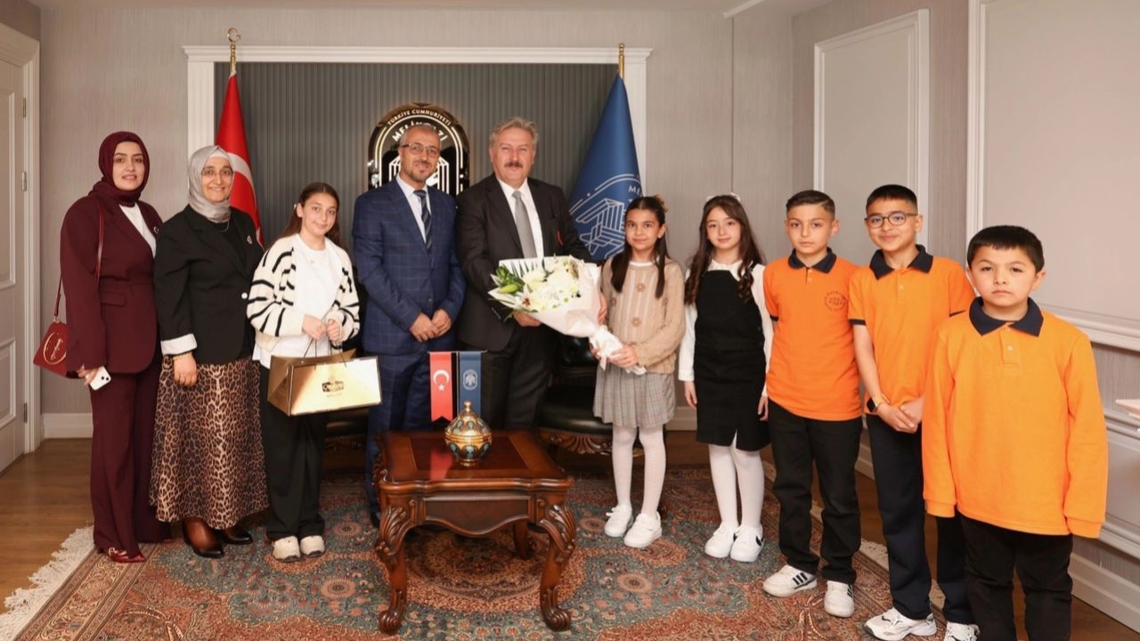 Kayseri Melikgazi'de minik Toprak'ın başkanlık heyecanı