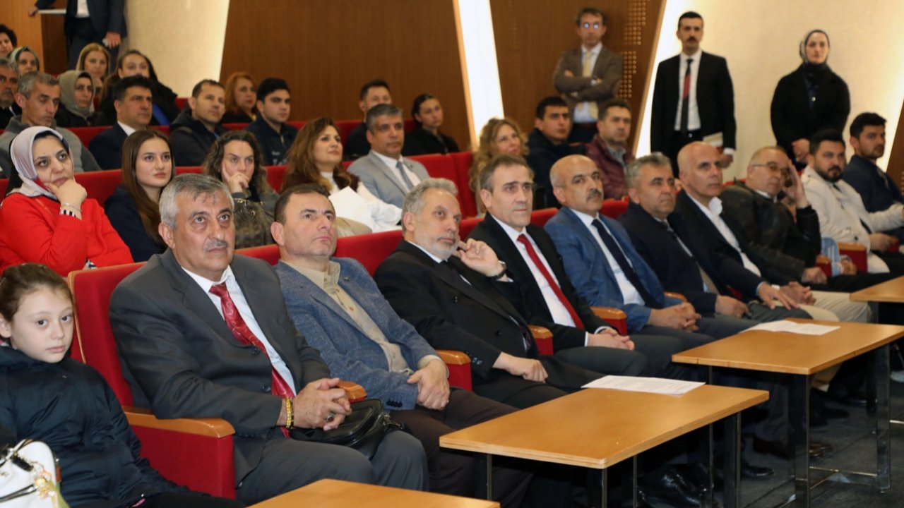 Kayseri Talas'ta atıklar sanata dönüşüyor