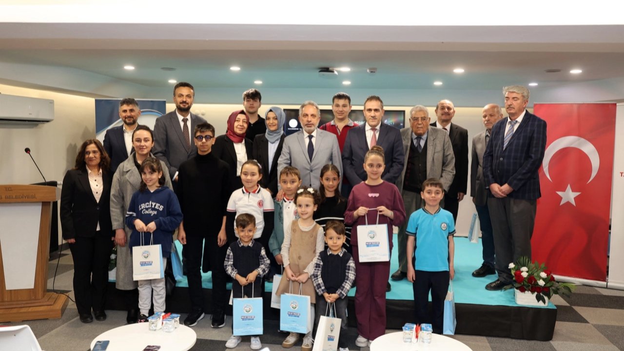 Kayseri Talas'ta kitap kurtları ödüllendirildi