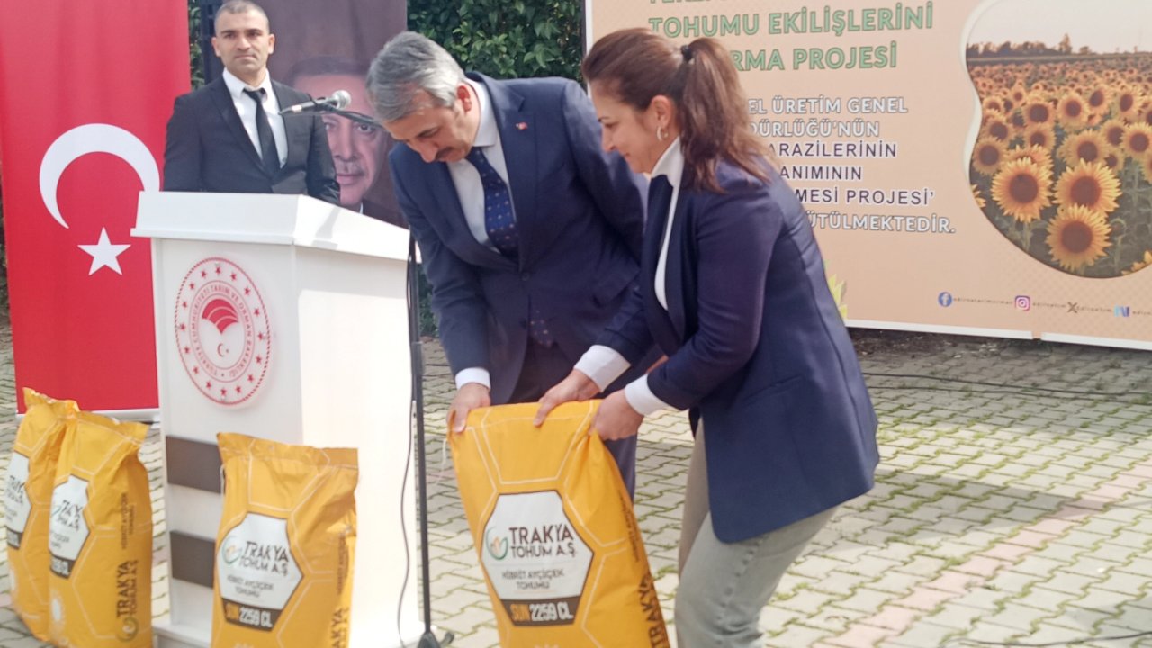 Keşan’da yerli hibrit ayçiçeği tohumu dağıtıldı