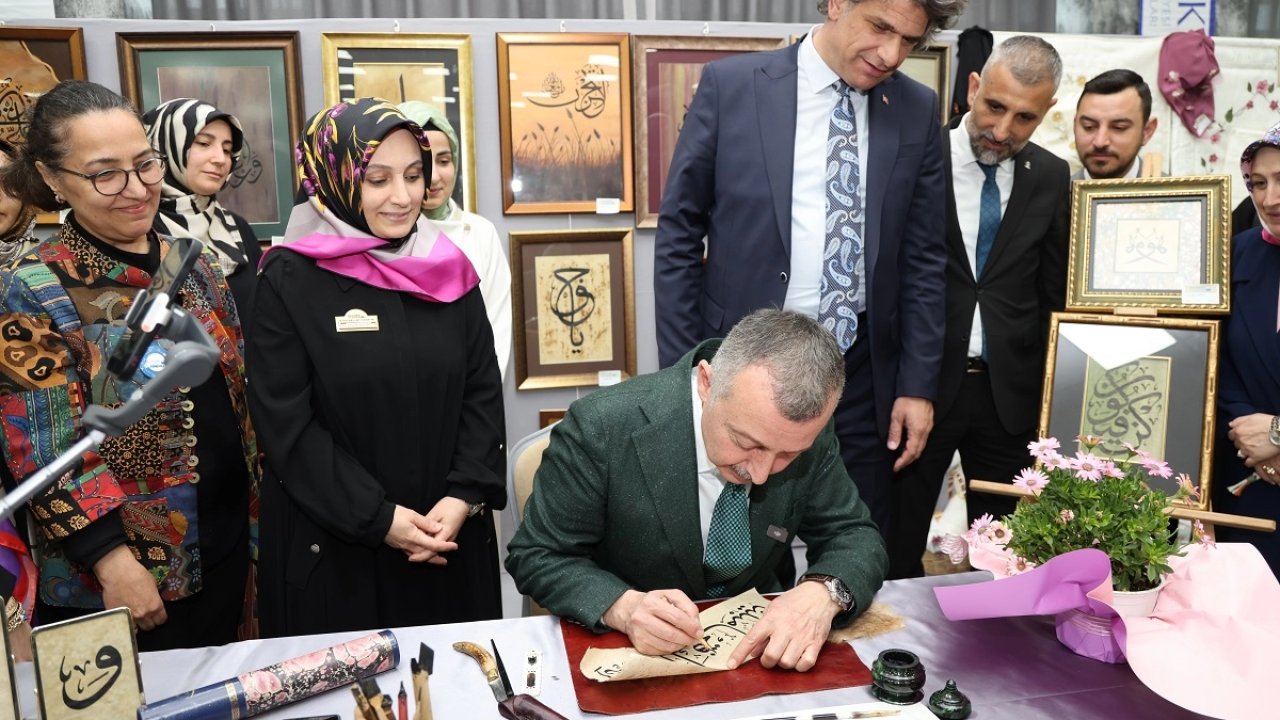 KO-MEK ilçe sergileriyle el emeklerini görücüye çıkarıyor