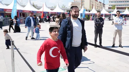 Kocaeli Büyükşehir'in 'Bi Dünya Eğlence'sine koşa koşa geldiler