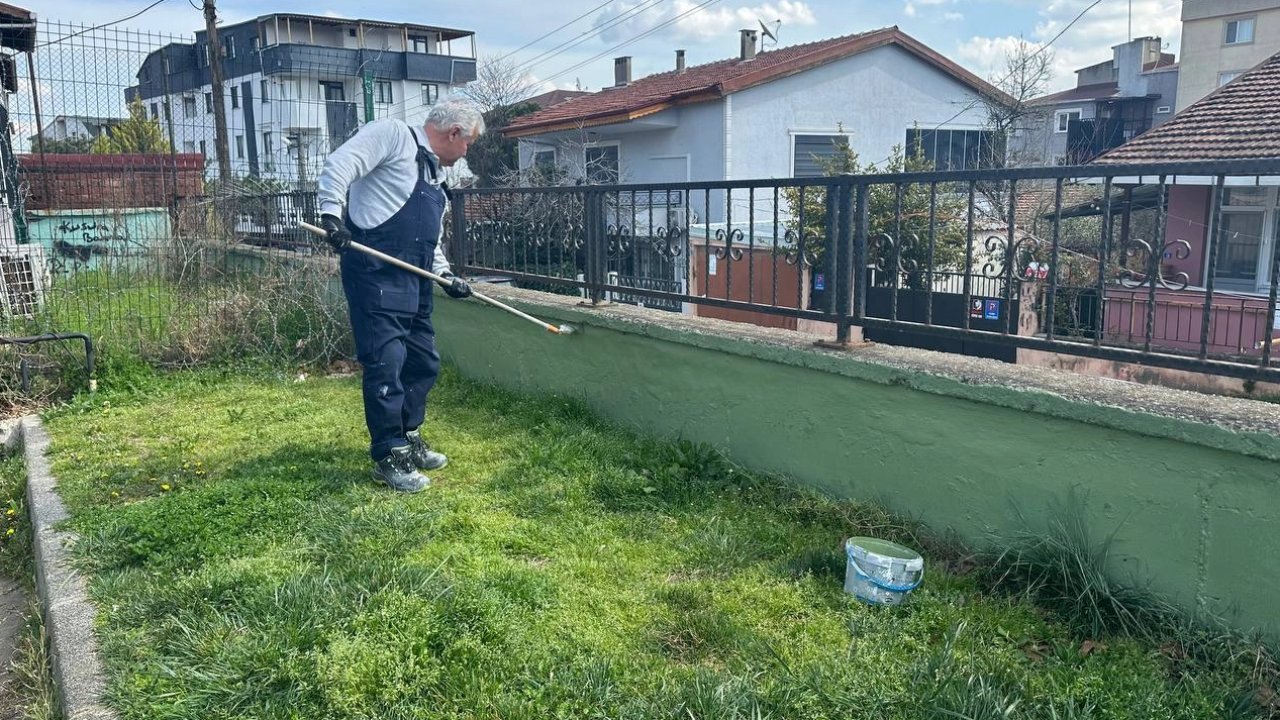 Kocaeli Çayırova’daki parkların duvarlarında bakım çalışması