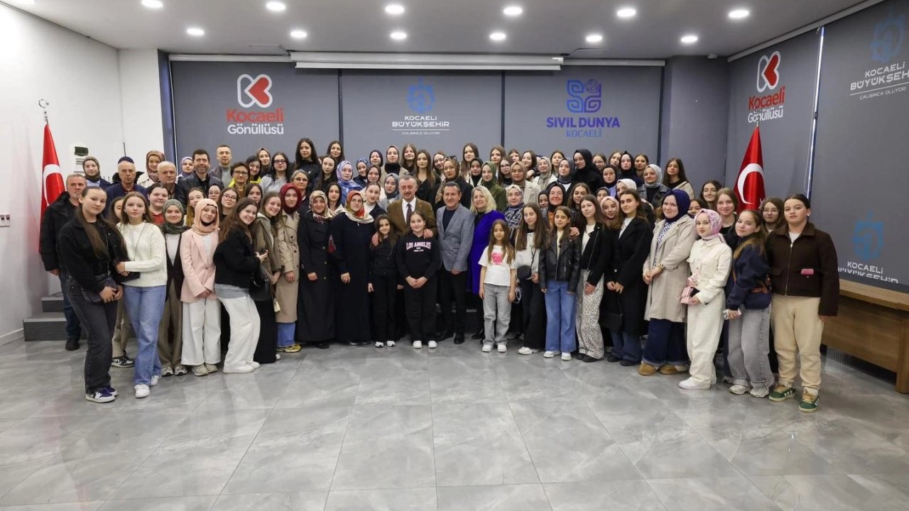 Kocaeli’de Başkan Büyükakın’dan soydaş öğrencilere misafirperverlik