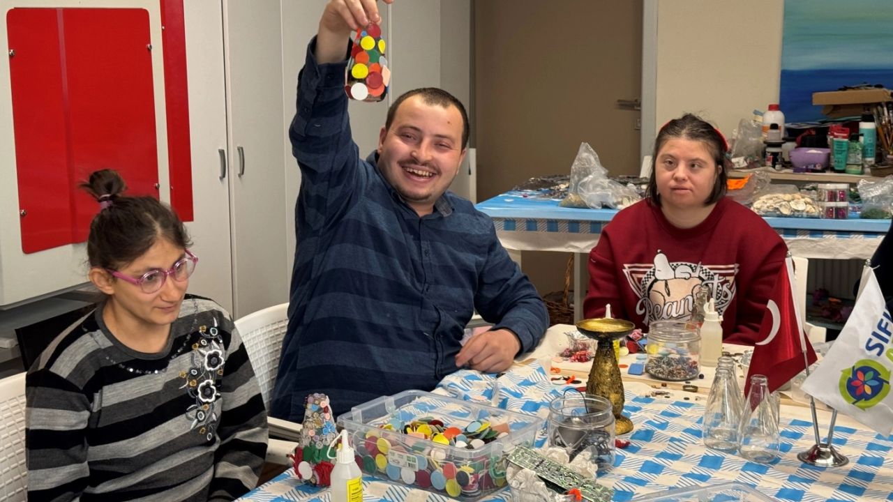 Kocaeli'de cam atıklar sanata dönüştü