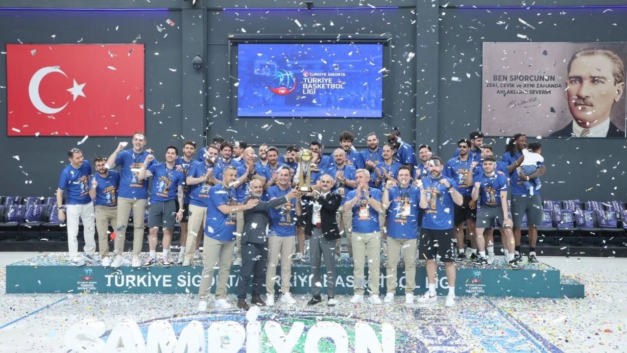 Kocaeli'de Çayırova Belediyesi, şampiyonluk kupasına kavuştu