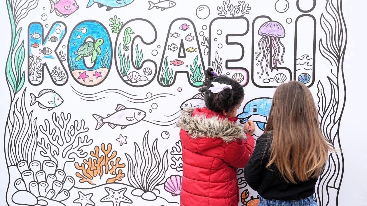 Kocaeli'de dev küp, çocukların dünyası ile renklendi