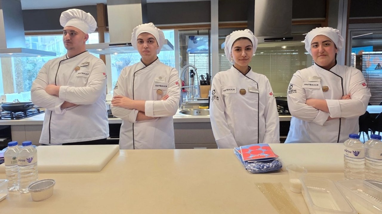 Kocaeli'de genç şef adayları, işi ustasından öğrendi