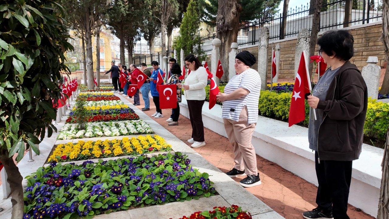 Kocaeli'de Goncalı bireylerden şehitlere vefa ziyareti