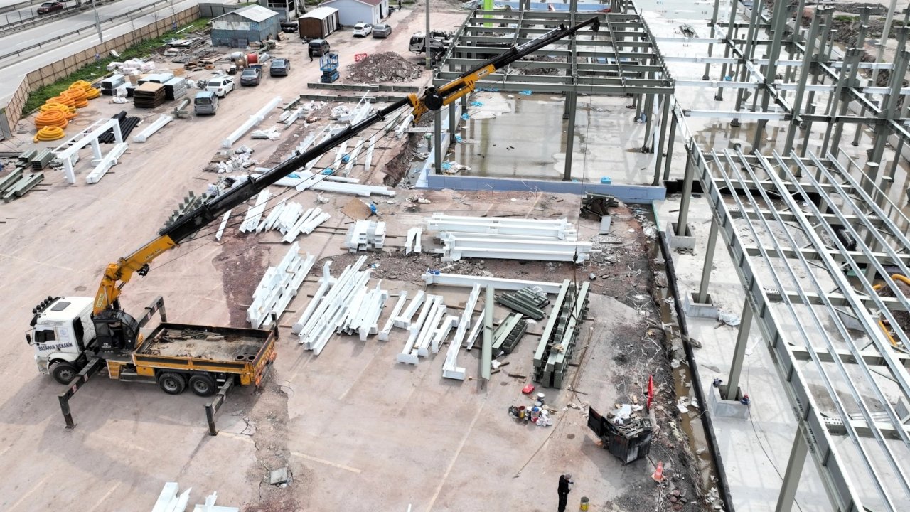 Kocaeli'de yapılar yükseliyor, merkez şeklini alıyor