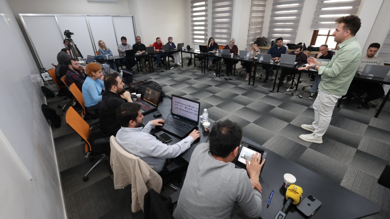 Konya Büyükşehir’den personeline yapay zekâ eğitimi