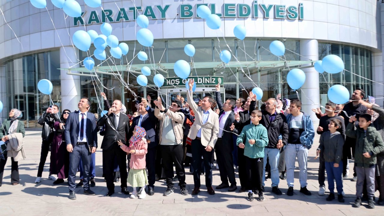 Konya Karatay’da mavi balonlar gökyüzüne bırakıldı