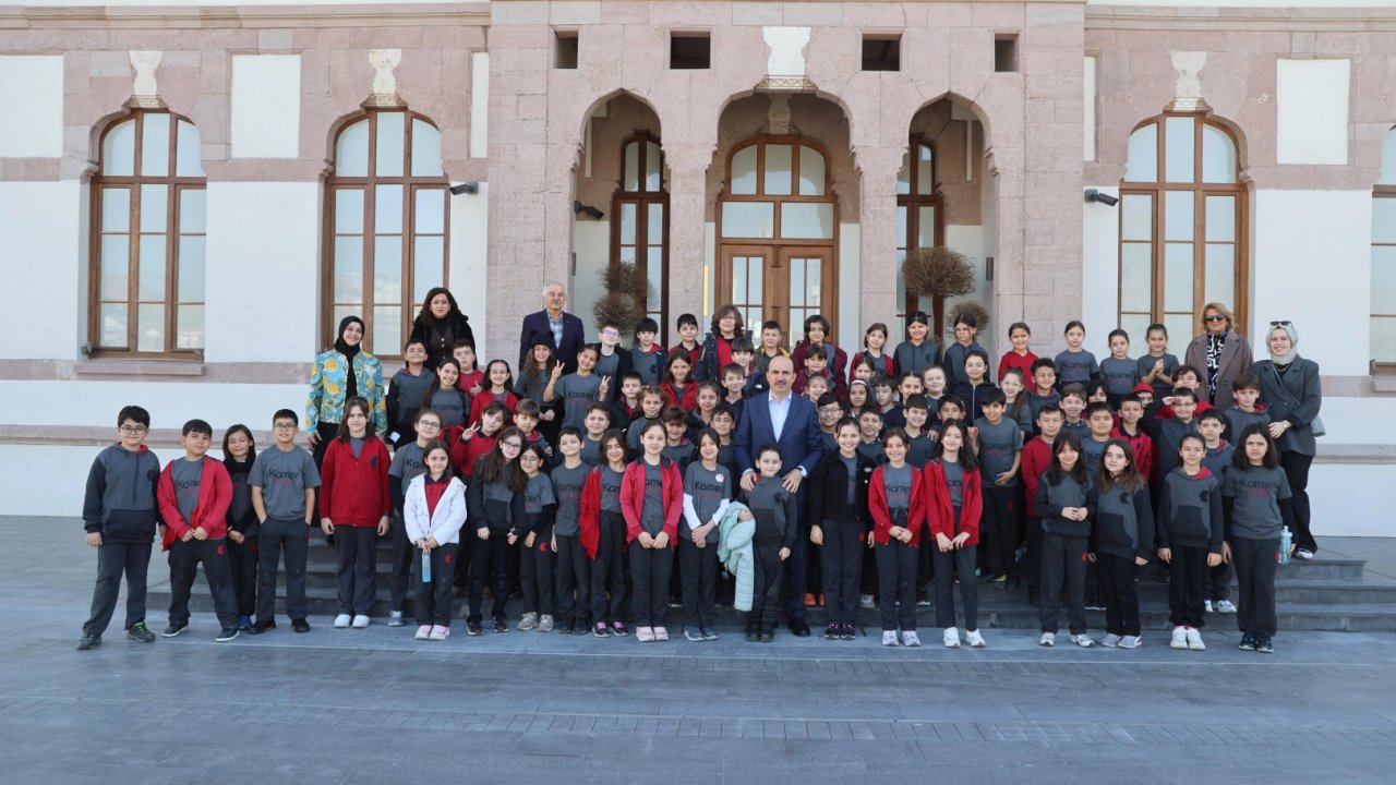 Konya'da Başkan Altay, Taş Bina’da miniklerle buluştu