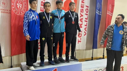 Konyalı güreşçiler madalyaları topladı