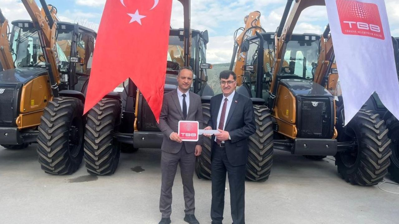 Kütahya Belediyesi’ne TBB'den yeni iş makinesi desteği