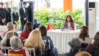 Latife Tekin Bornova’da gençlerle buluştu