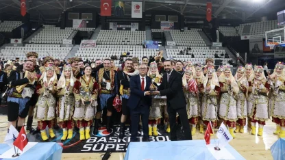 Manisa Büyükşehir 'Halk Oyunları Yarışması'na damga vurdu