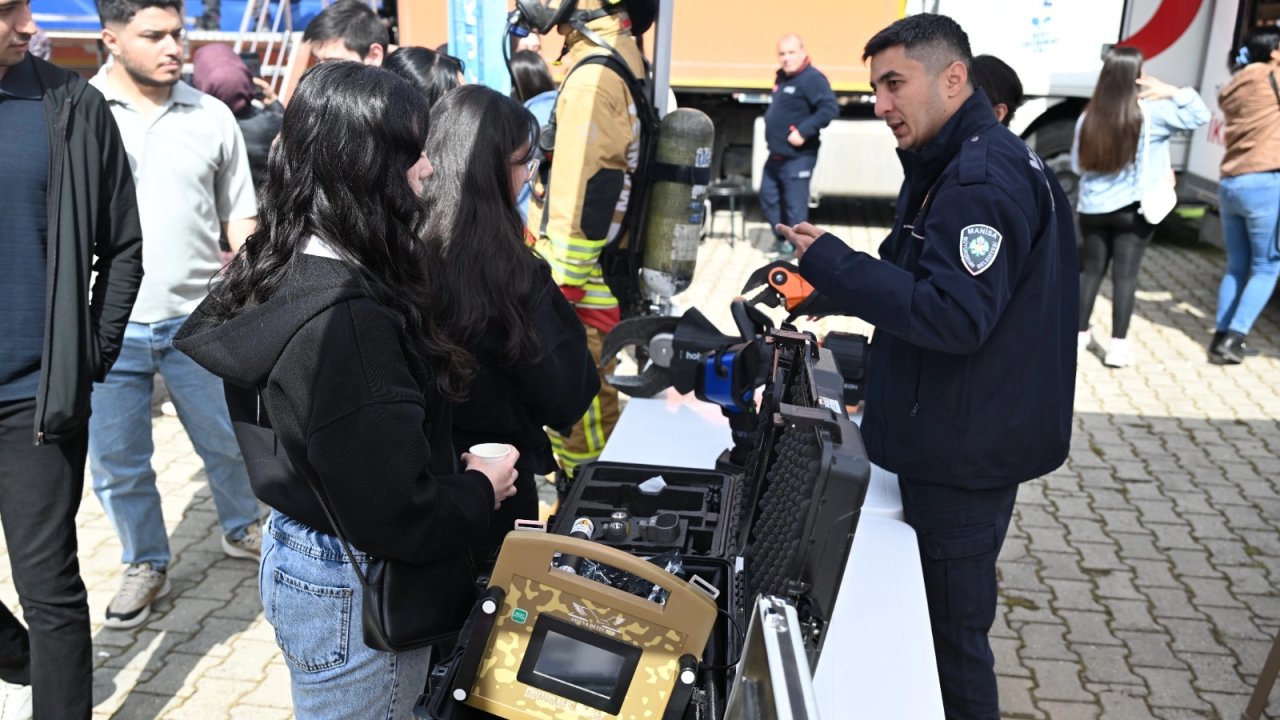 Manisa Büyükşehir’den “Afetlerde İnsan Olmak” sempozyumuna destek