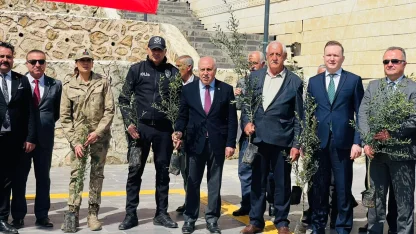 Mardin Yeşilli’de tarihi rekor! 102 bin meyveli fidan dağıtıldı