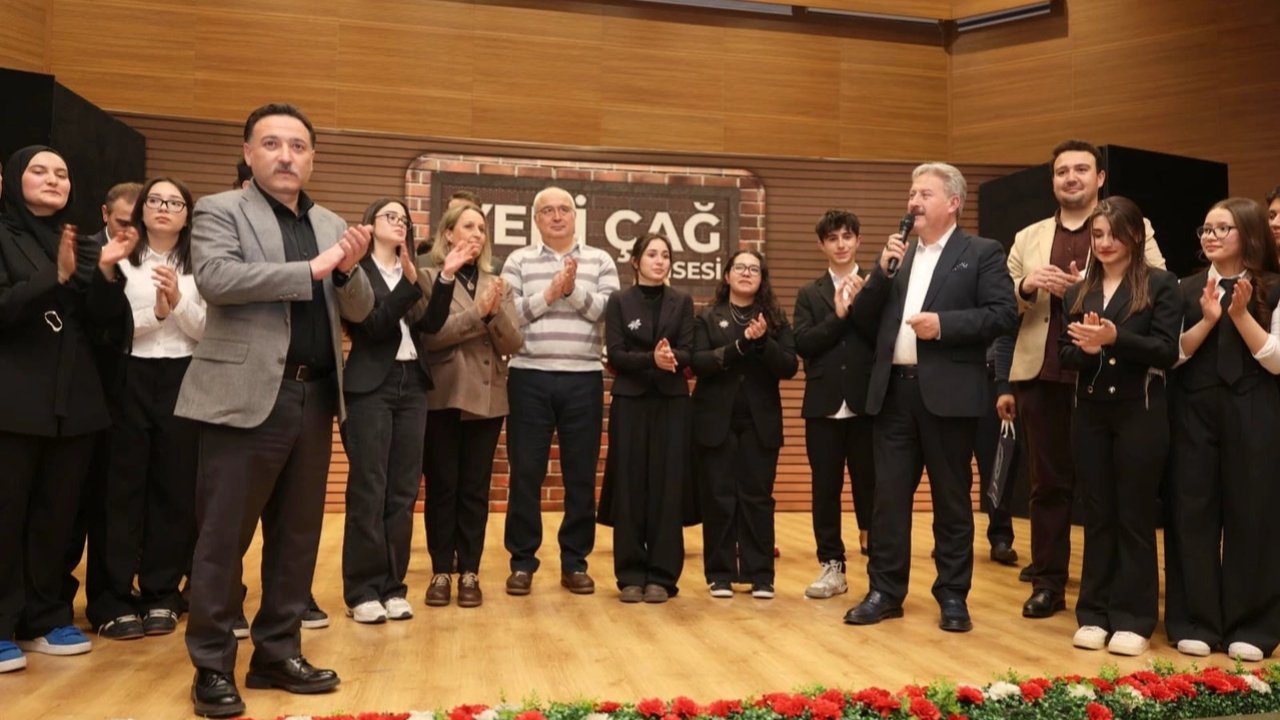 Mektep Melikgazi öğrencilerinden tiyatro gösterisi