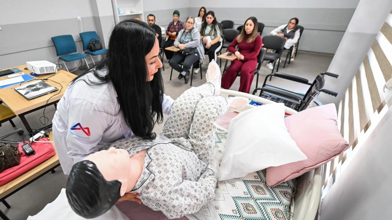 Mersin Büyükşehir’den ücretsiz hasta ve yaşlı bakım kursu