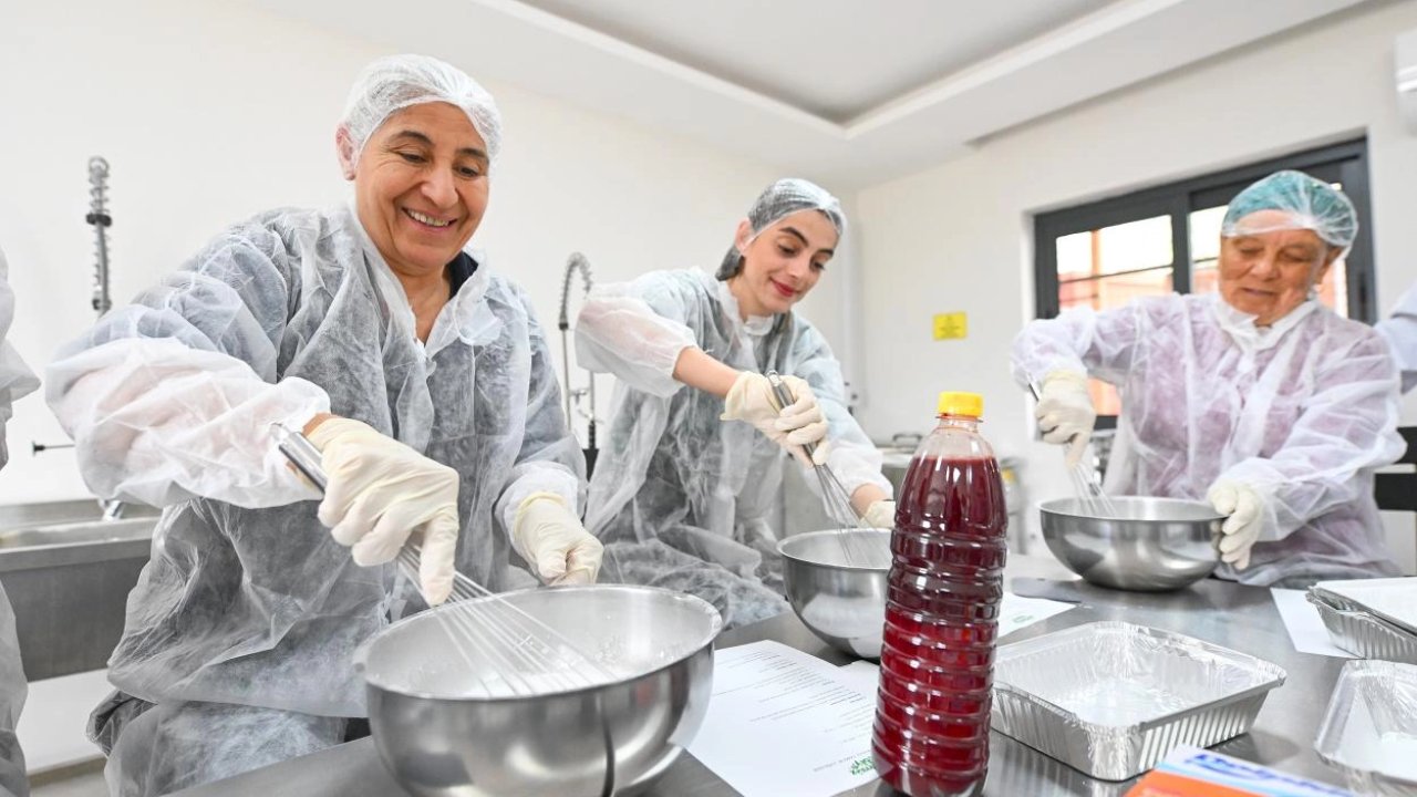 Mersin’de kan portakalı lokumla buluştu