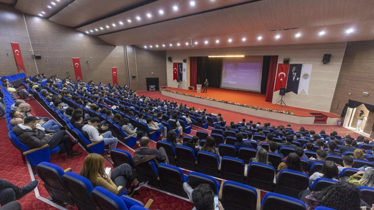 Mersin’de üniversite adaylarına meslek tanıtım semineri