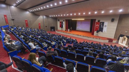 Mersin’de üniversite adaylarına meslek tanıtım semineri