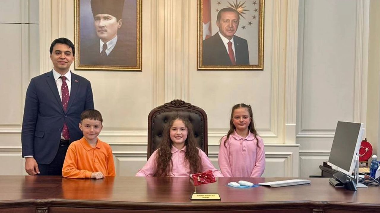 Minik yürekler devlet yönetti