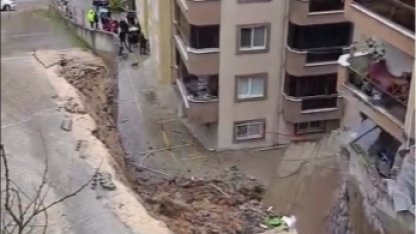 Mudanya Halitpaşa Mahallesi'nde istinat duvarı çöktü!  2 kattaki daireler tahliye edildi