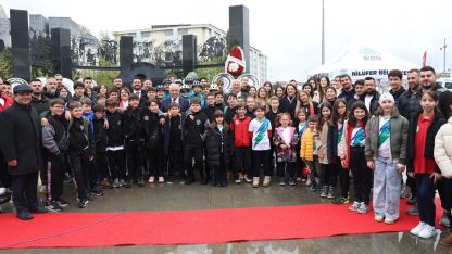 Nilüfer, 23 Nisan’ı Cumhuriyet Meydanı’nda kutladı