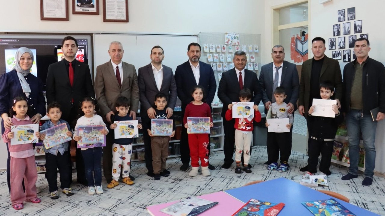 Öğrencilere okuma kitabı desteği