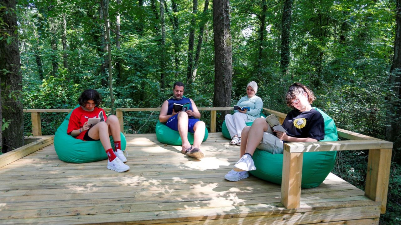 Orman Kütüphanesi’nde okuma keyfi bambaşka