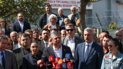 Özgür Özel, Bursa'da tutuklu bulunan Bozbey'i ziyaret etti