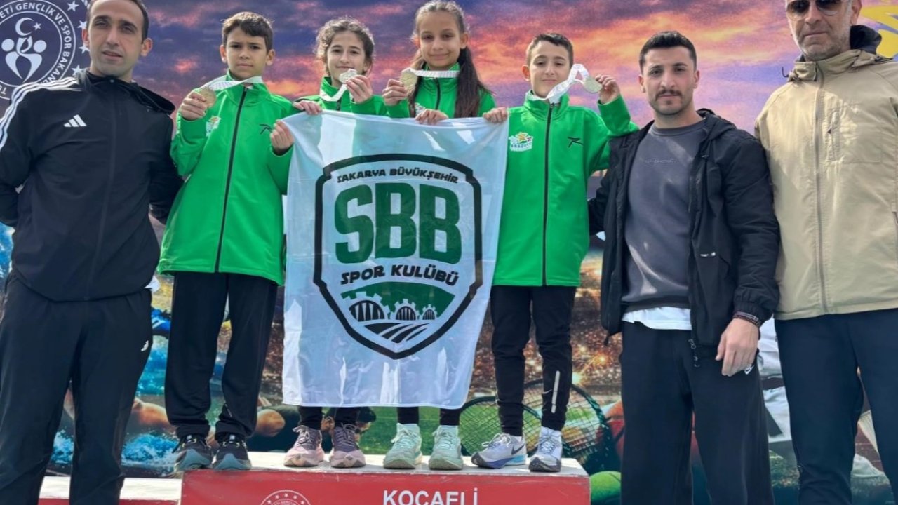 Sakarya Büyükşehirli atletlerden çifte başarı