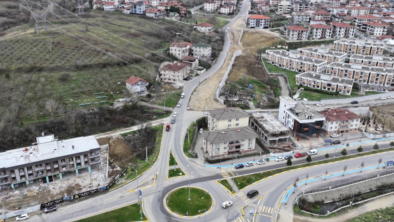 Sakarya’da yol yapım çalışmaları sürüyor